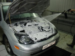 Мойка двигателя автомобиля